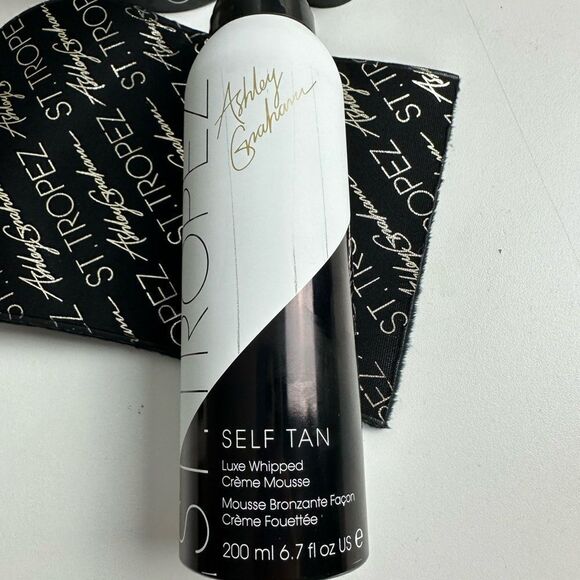 St Tropez x Ashley Graham Ultimate Glow Kit Self Tan Luxe Whipped Crème and Mitt - Picture 3 of 4